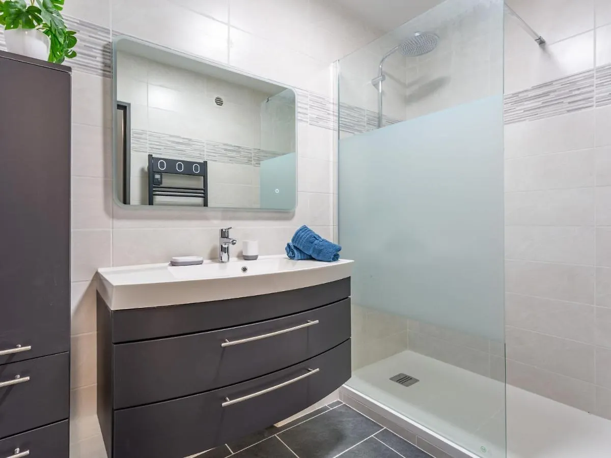 Apartment Le Phenicia By Interhome Saint-Laurent-du-Var