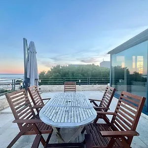 Sea And Mountain Views From Your Rooftop ! Appartement